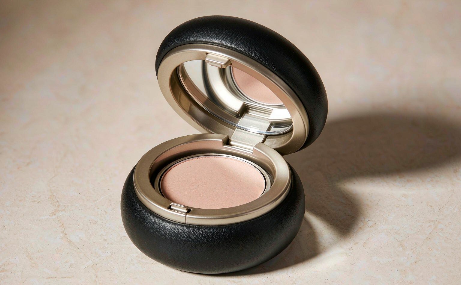 Refillable powder compact with mirror and champagne gold rim